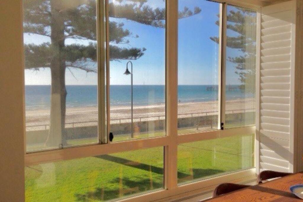 Absolute Beachfront Apartment, Amazing Sunsets Glenelg Eksteriør bilde