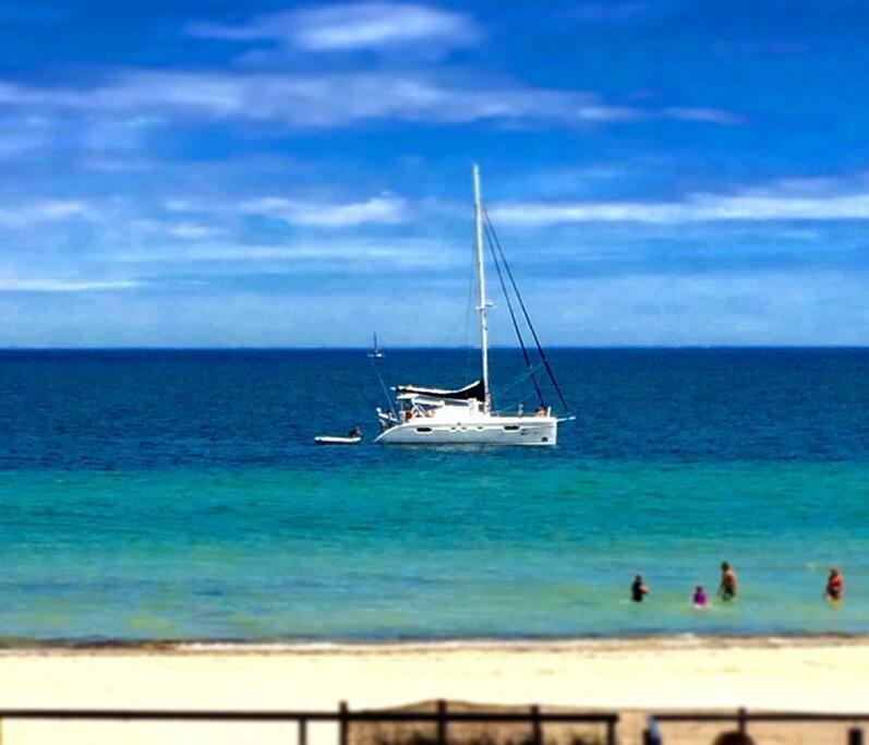 Absolute Beachfront Apartment, Amazing Sunsets Glenelg Eksteriør bilde